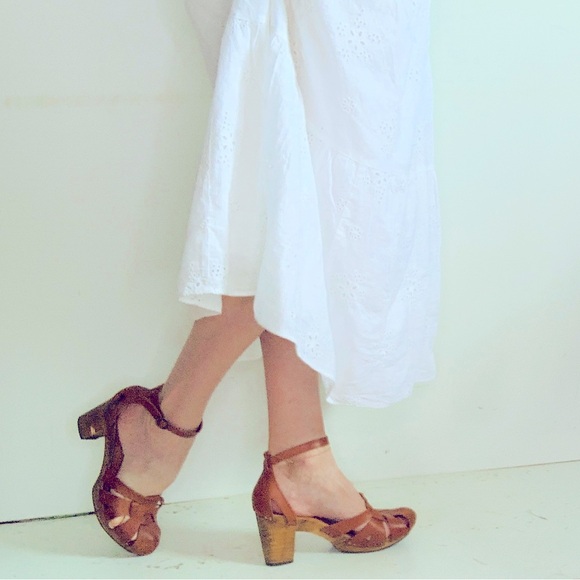 STUNNING 1970’s Wooden Stacked Heel Sandals, Gorgeous Leather 🤎 and Wood 🤎 - Picture 4 of 14